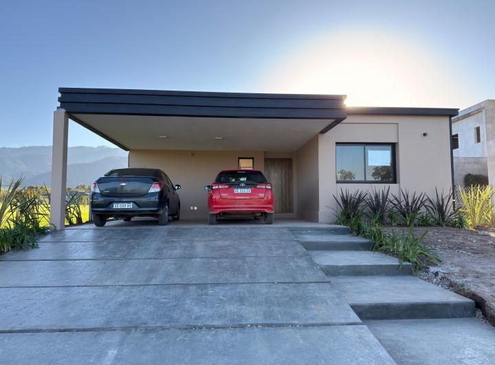 Casa · 105m² · 5 Ambientes · 2 Cocheras