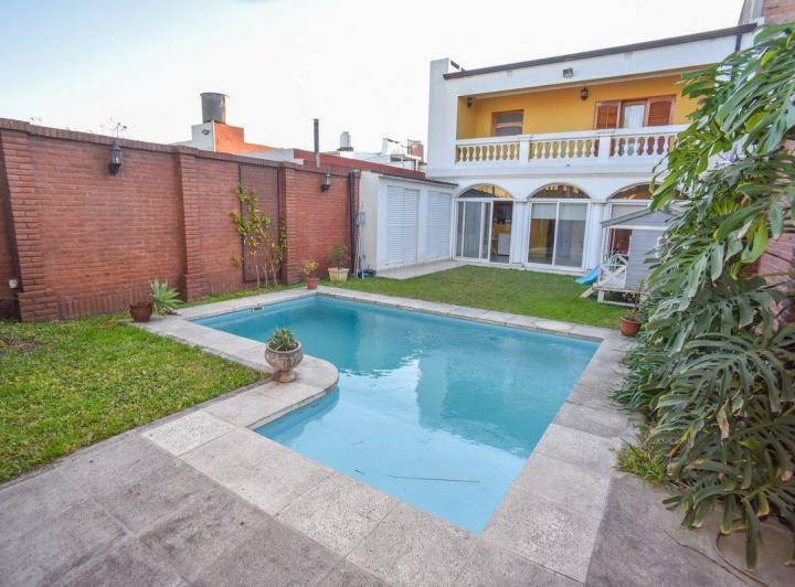 Casa · 312m² · 7 Ambientes · 2 Cocheras