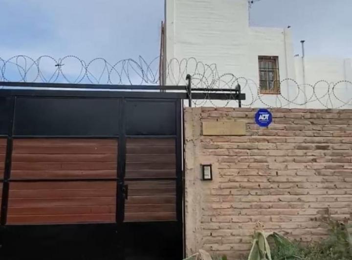 Casa · 200m² · 5 Ambientes · 2 Cocheras