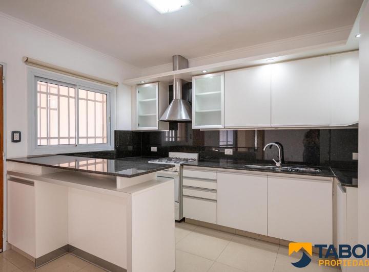 Casa · 255m² · 5 Ambientes · 2 Cocheras
