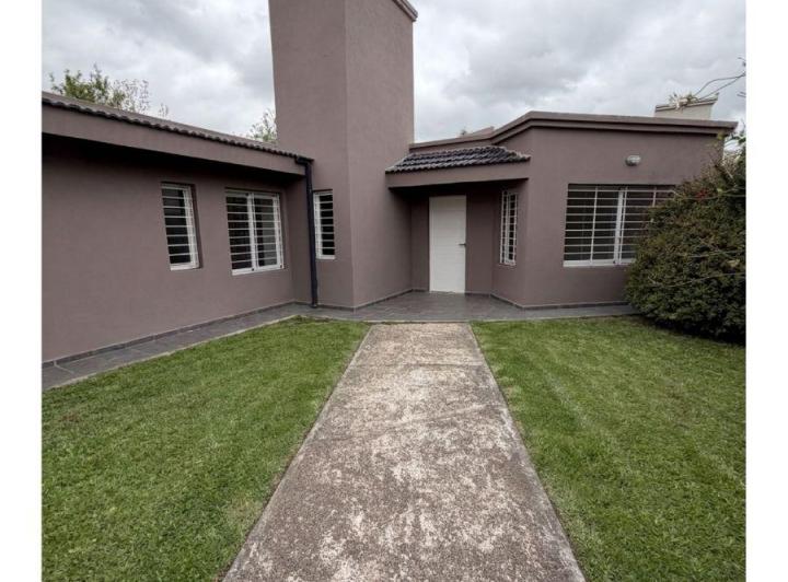 Casa · 180m² · 6 Ambientes · 1 Cochera