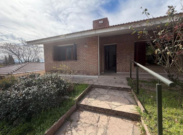 Casa · 173m² · 5 Ambientes · 1 Cochera