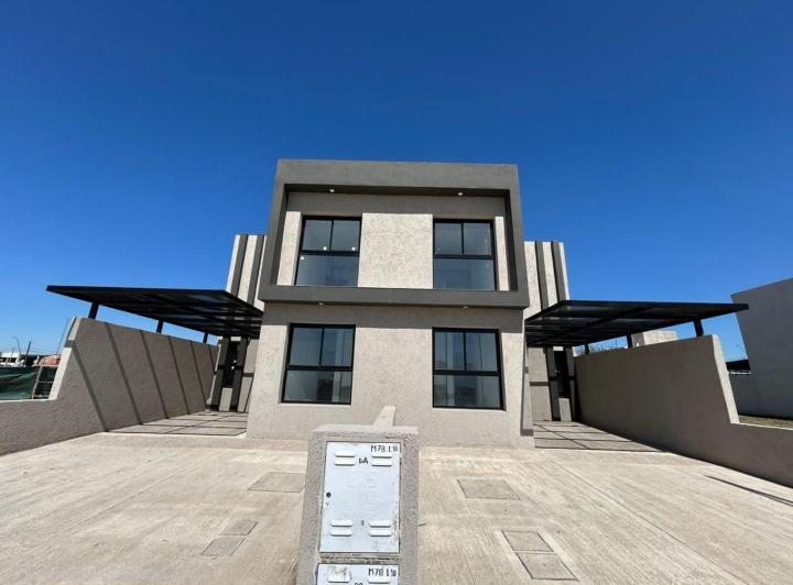 Casa · 155m² · 4 Ambientes · 2 Cocheras