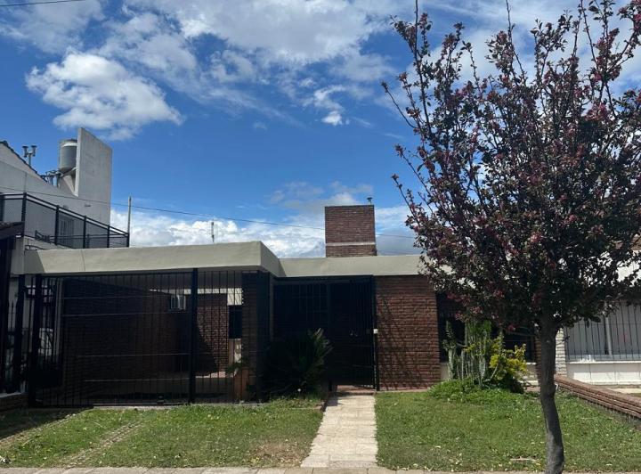 Casa · 150m² · 6 Ambientes · 1 Cochera