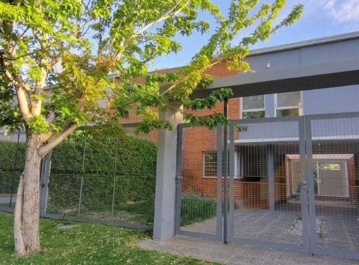 Casa · 120m² · 6 Ambientes · 1 Cochera