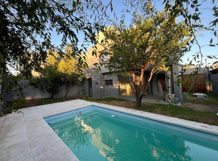Casa · 150m² · 5 Ambientes · 2 Cocheras