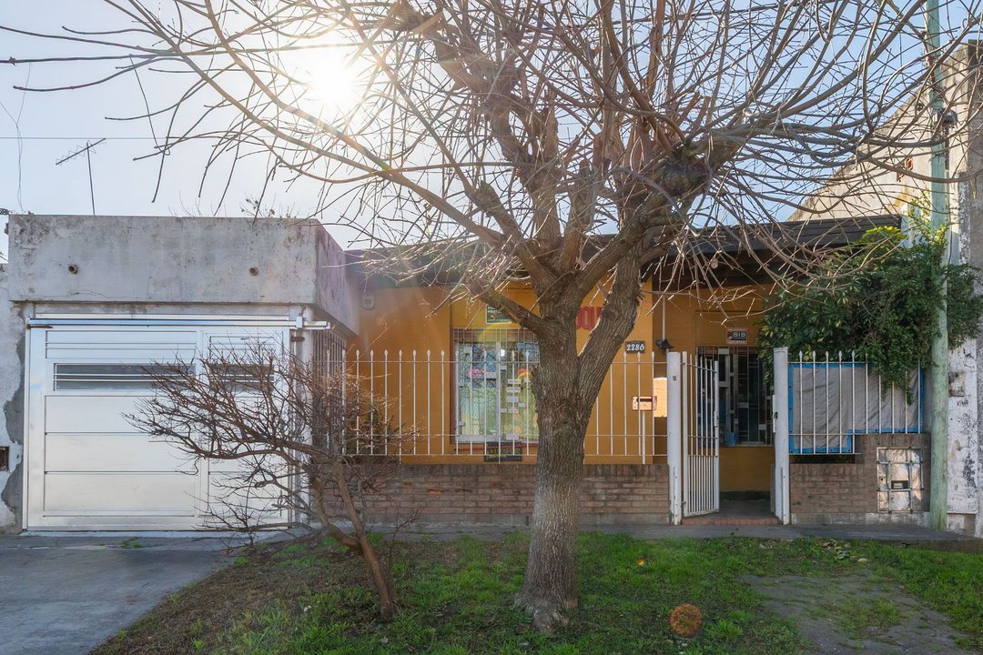 CASA EN VENTA LA PLATA 2 DORMITORIOS