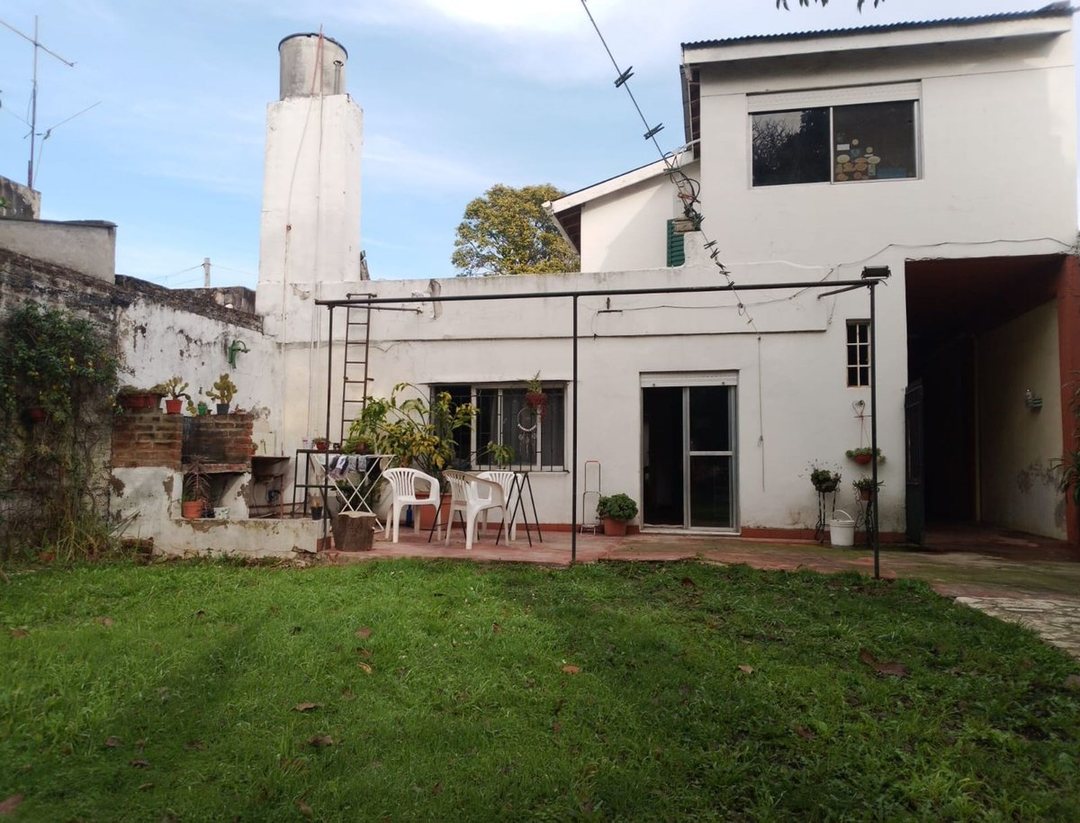 Casa de 5 ambientes con 325m centro de Llavallol