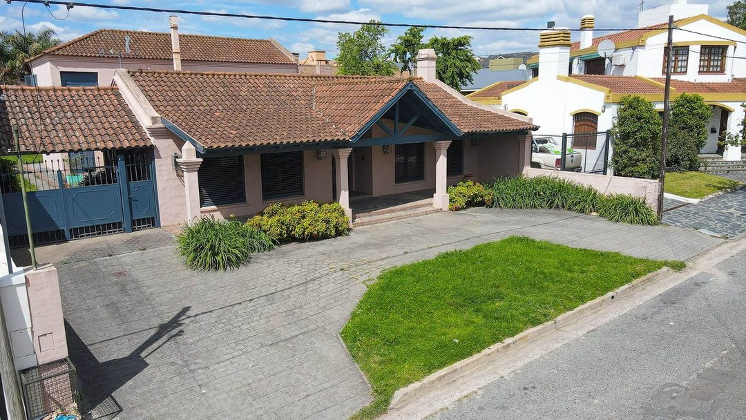 VENTA CASA 5 DORMITORIOS CON QUINCHO Y PILETA