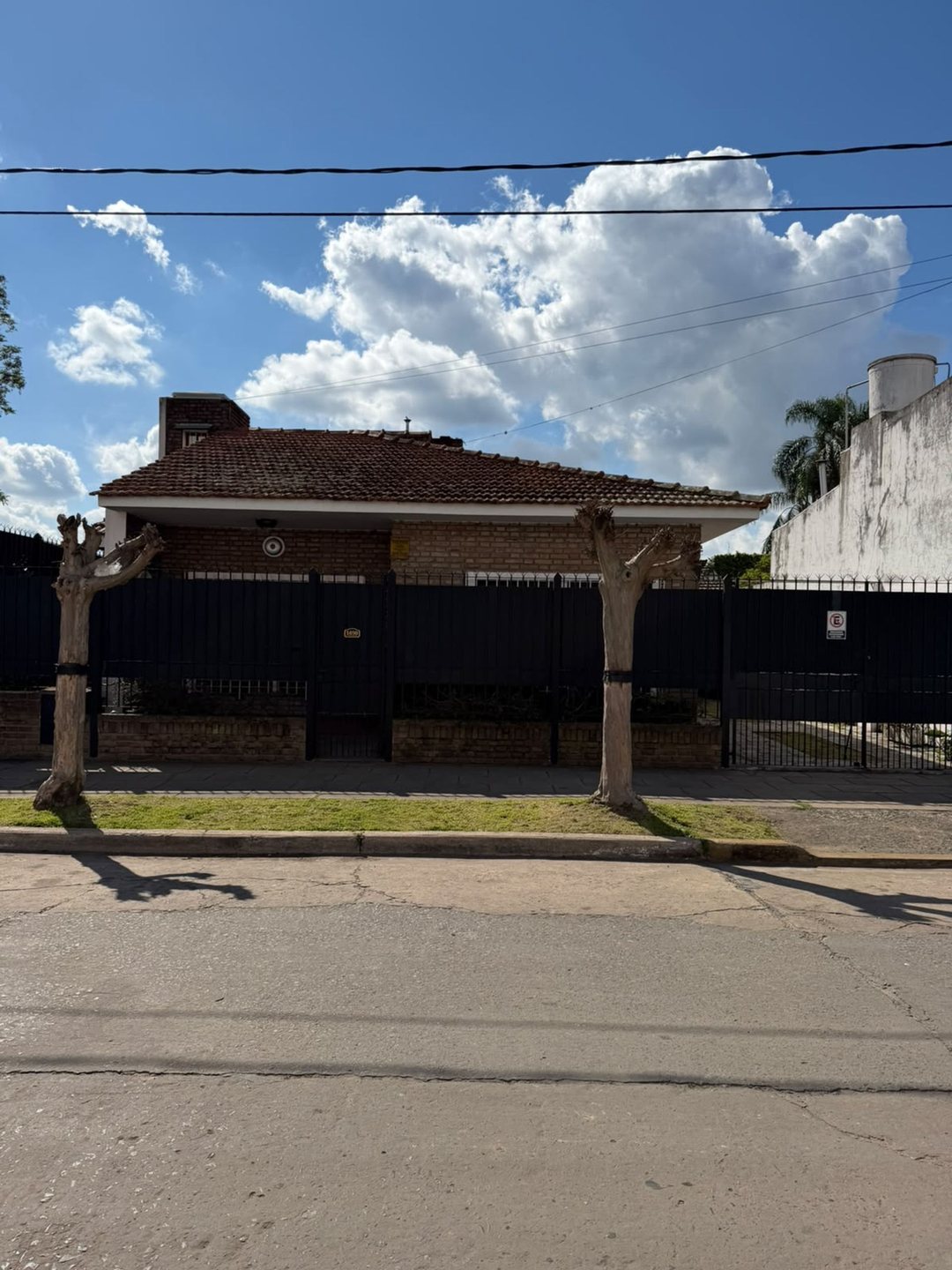 CASA EN VENTA EN JOSÉ C. PAZ | JARDIN Y PARRILLA!!