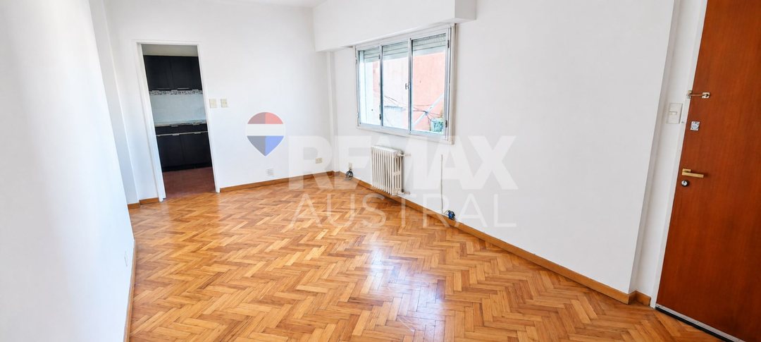 Departamento en pleno centro con patio