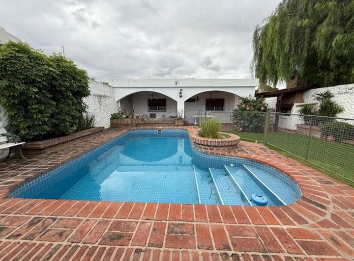 Casa · 256m² · 4 Ambientes · 2 Cocheras