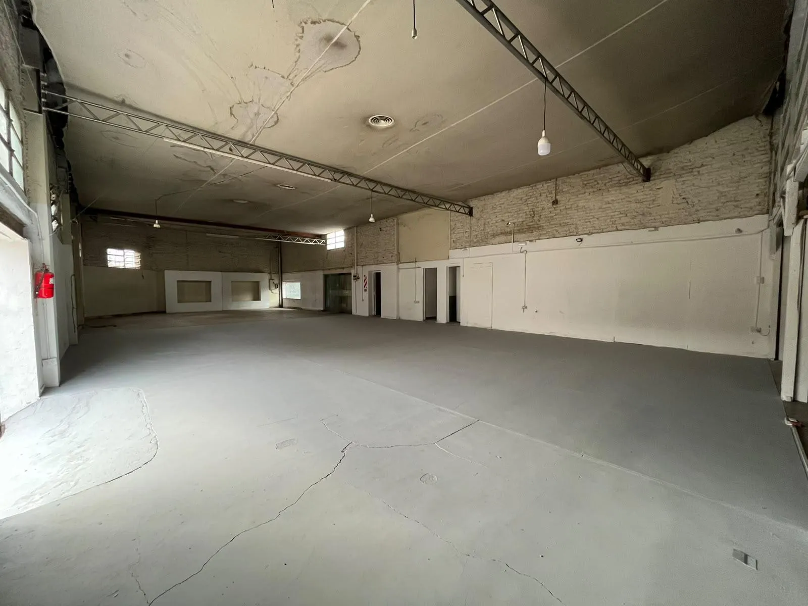 GALÓN 400 m2 cubiertos ubicación estratégica