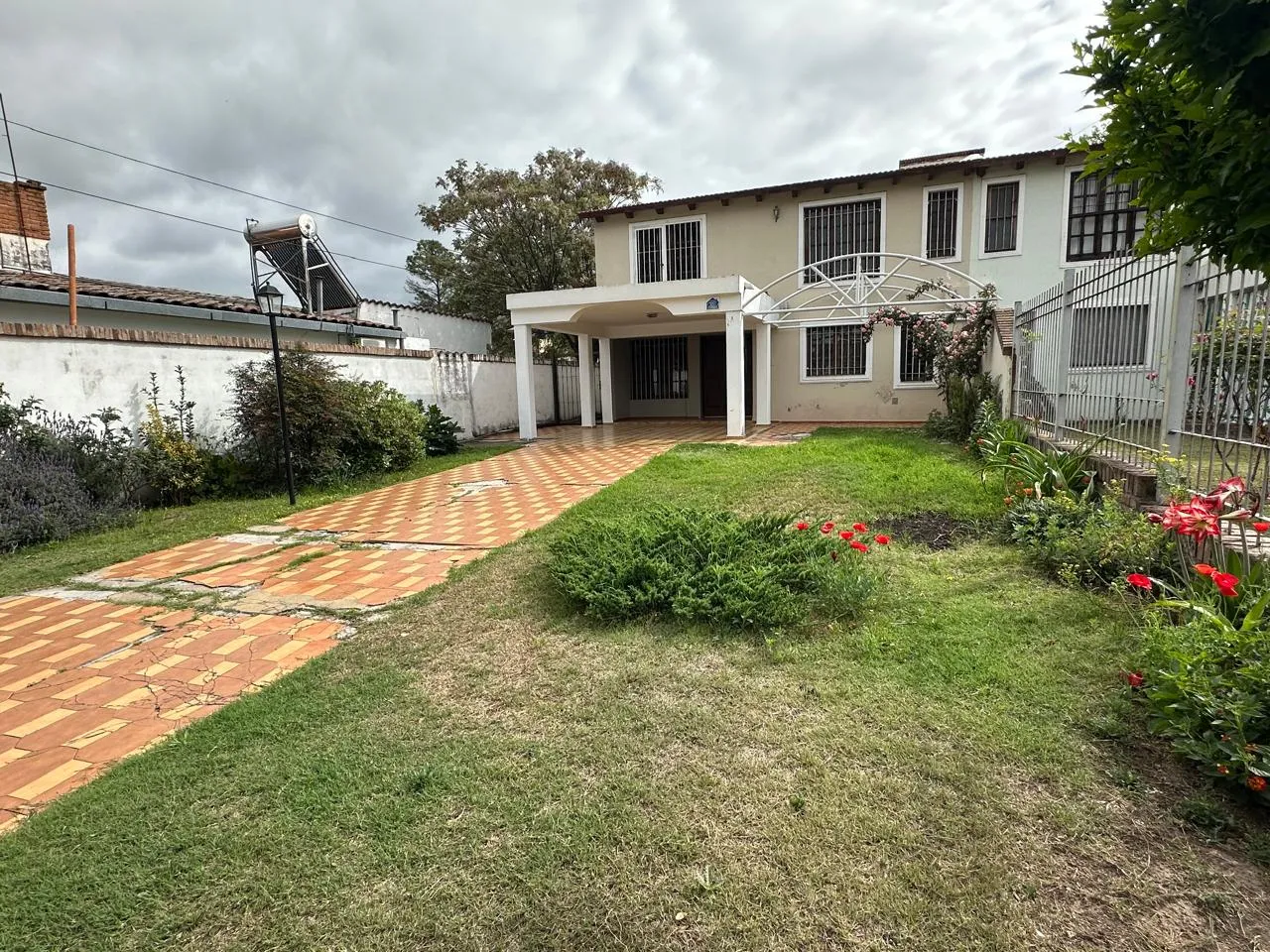 ALQUILO CASA VCP 4 DORM-3BAÑOS-COCHERAS-PILETA