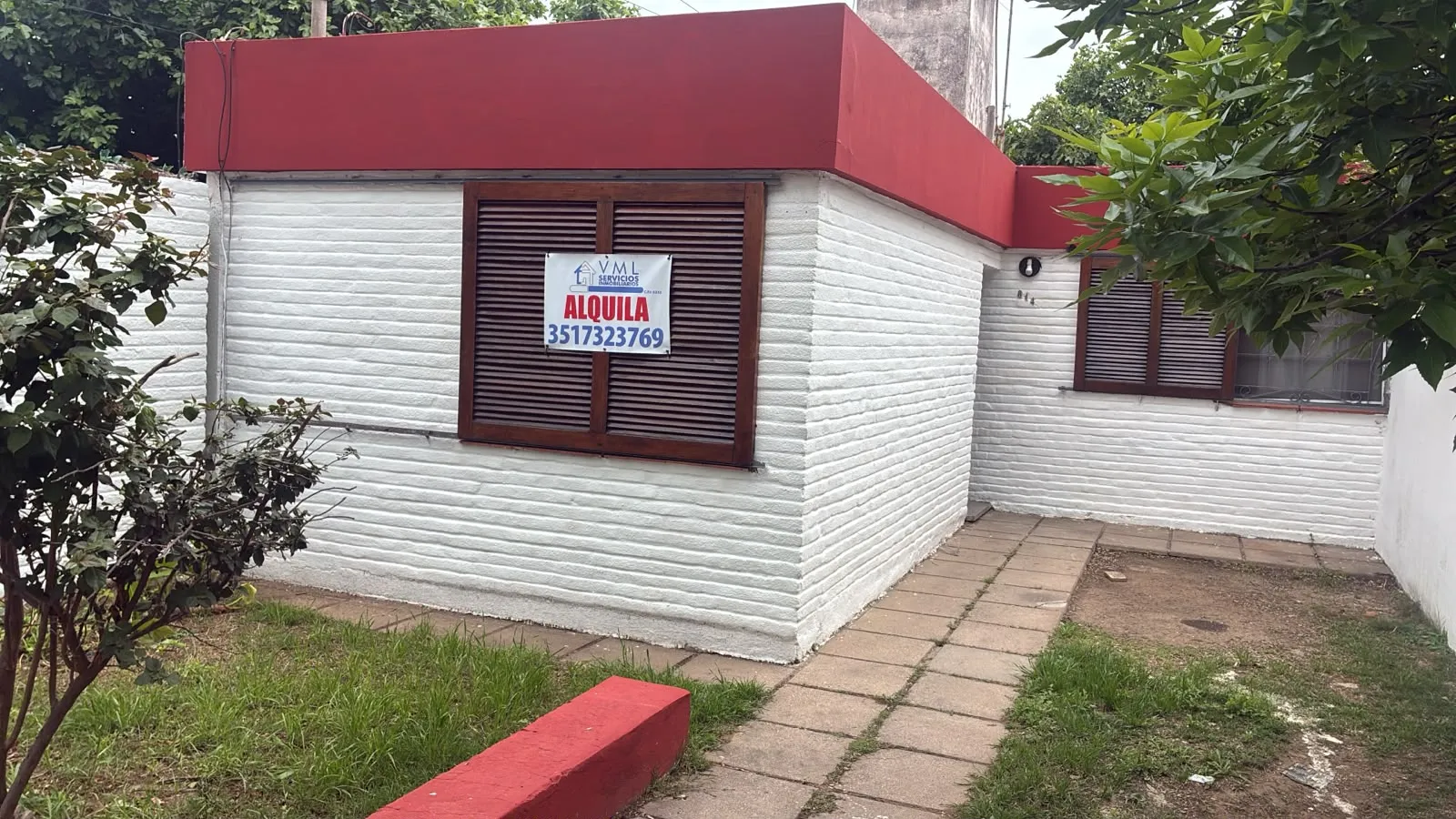 Parque Latino! Alquiler casa 3 dormitorios 2 baños con Patio, muy amplia!