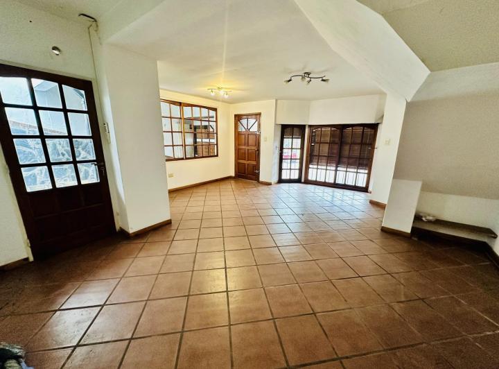 Casa · 190m² · 5 Ambientes · 2 Cocheras