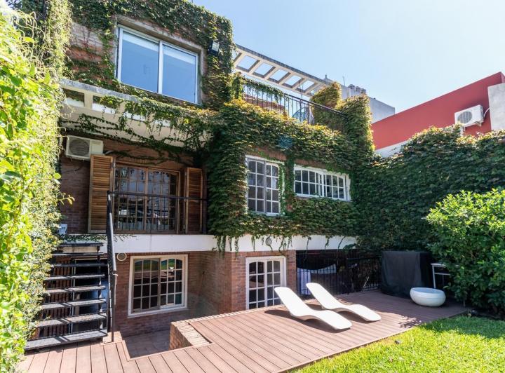Casa · 383m² · 6 Ambientes · 4 Cocheras