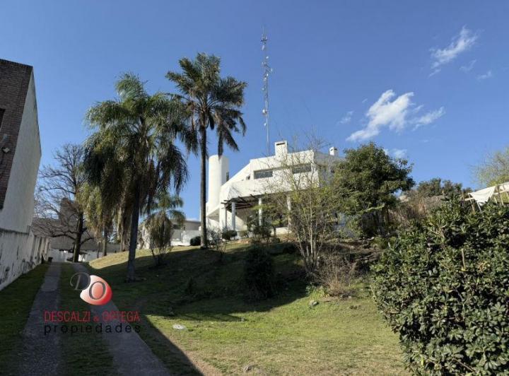 Casa · 950m² · 6 Ambientes