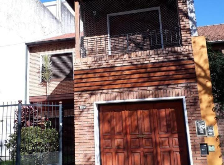 Casa · 215m² · 7 Ambientes · 2 Cocheras