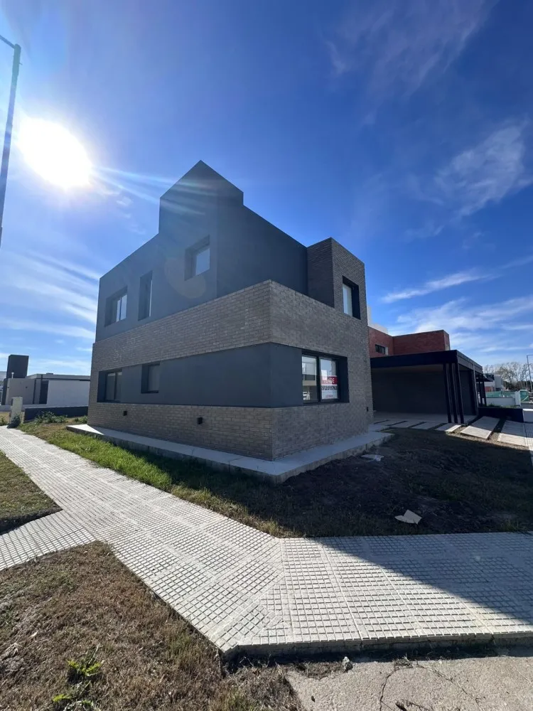 SE ALQUILA DUPLEX EN BARRIO CAMPO CHICO