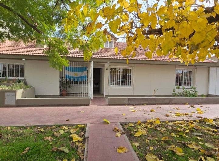 Casa · 290m² · 6 Ambientes · 4 Cocheras