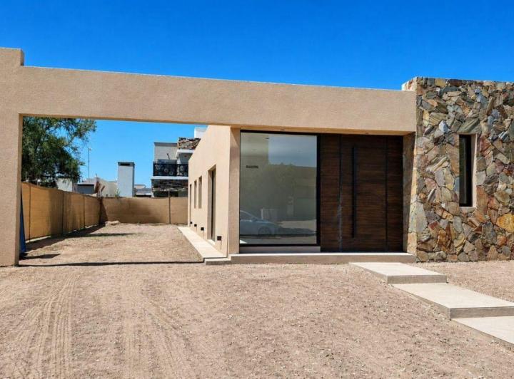 Casa · 105m² · 5 Ambientes · 1 Cochera