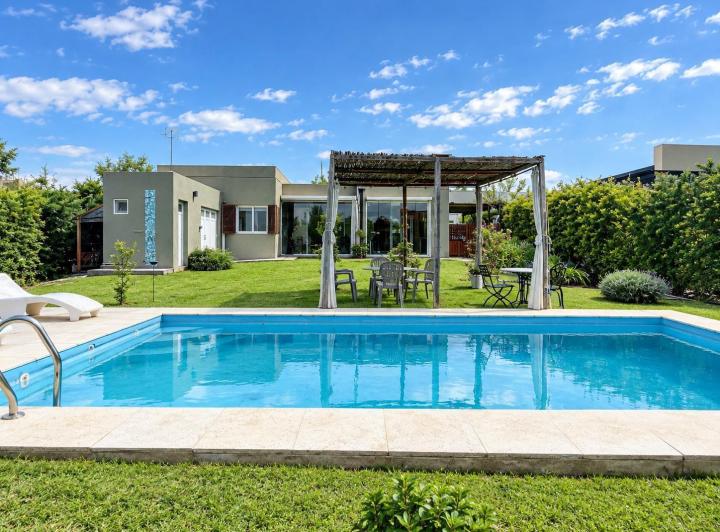 Casa · 164m² · 4 Ambientes · 3 Cocheras
