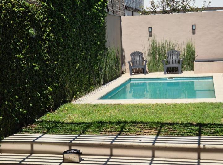 Casa · 212m² · 6 Ambientes · 2 Cocheras