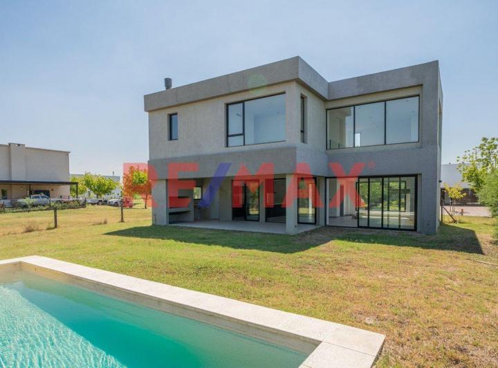 Casa · 175m² · 4 Ambientes · 2 Cocheras