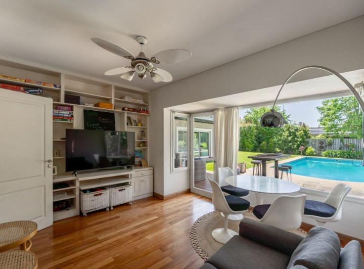 Casa · 340m² · 6 Ambientes · 3 Cocheras