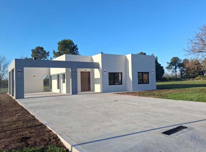 Casa · 131m² · 4 Ambientes · 3 Cocheras