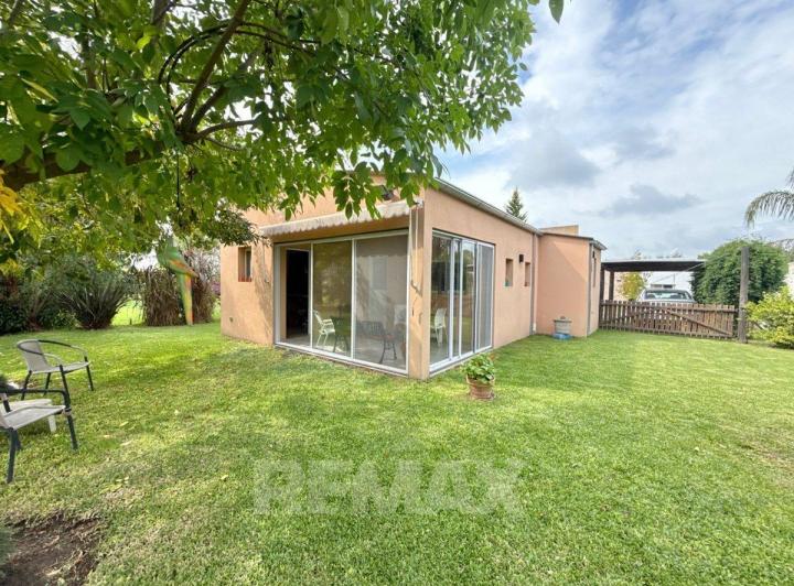 Casa · 100m² · 3 Ambientes · 2 Cocheras