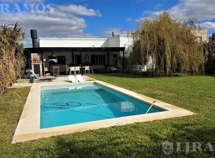 Casa · 125m² · 5 Ambientes · 3 Cocheras