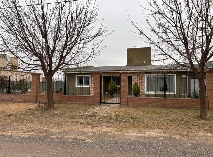 Casa · 340m² · 6 Ambientes · 2 Cocheras