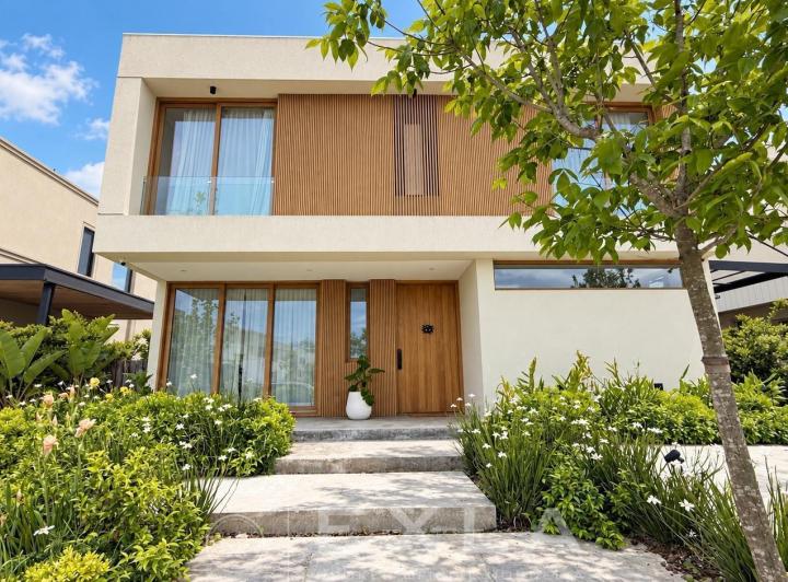 Casa · 205m² · 4 Ambientes · 1 Cochera