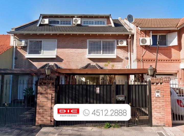 Casa · 193m² · 4 Ambientes · 2 Cocheras