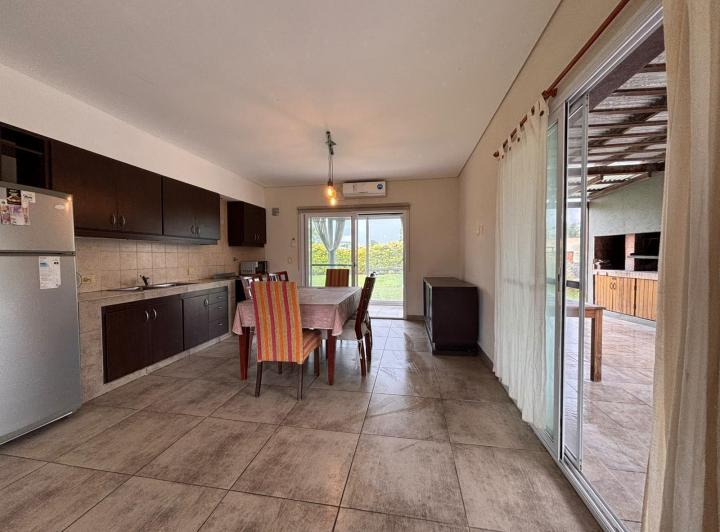 Casa · 180m² · 4 Ambientes · 2 Cocheras