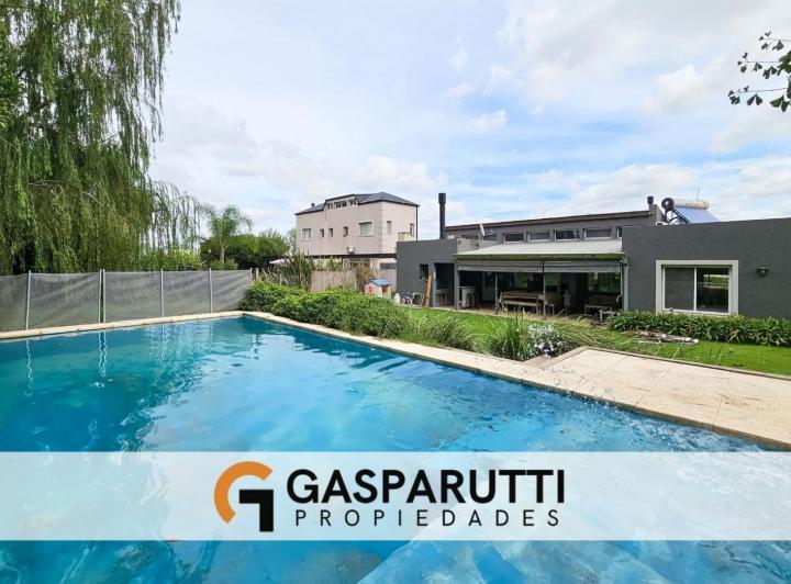 Casa · 180m² · 4 Ambientes · 3 Cocheras