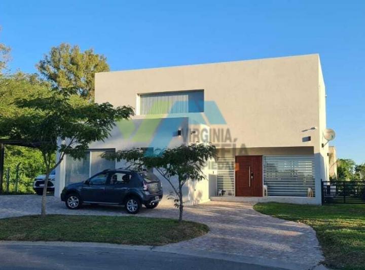 Casa · 280m² · 5 Ambientes · 2 Cocheras