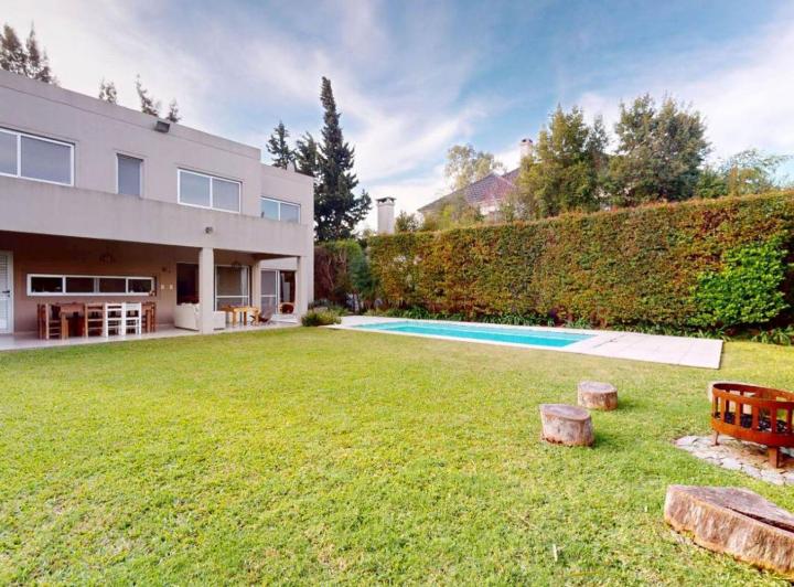 Casa · 179m² · 6 Ambientes · 2 Cocheras