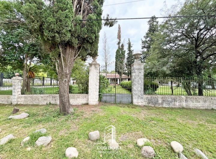 Casa · 686m² · 6 Ambientes · 3 Cocheras