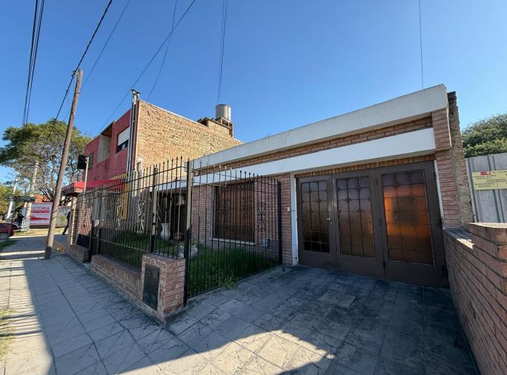 Casa · 353m² · 4 Ambientes · 9 Cocheras