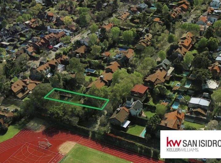 Terreno · 490m² · 6 Ambientes
