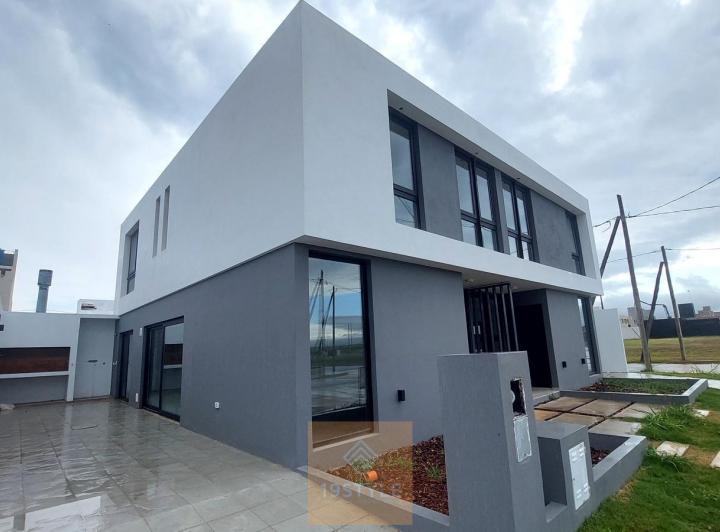 Casa · 132m² · 2 Dormitorios