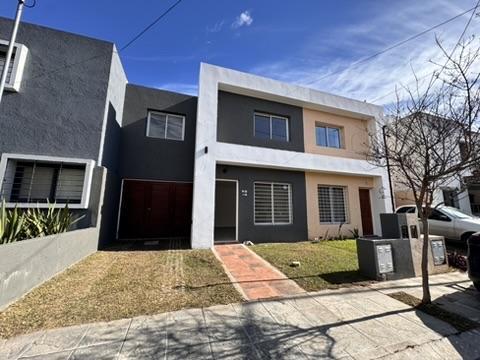 Casa · 128m² · 5 Ambientes · 1 Cochera
