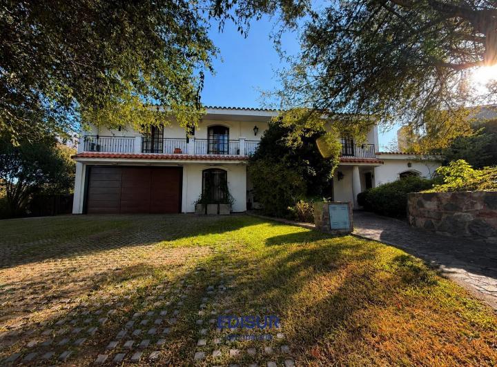 Casa · 394m² · 10 Ambientes · 2 Cocheras