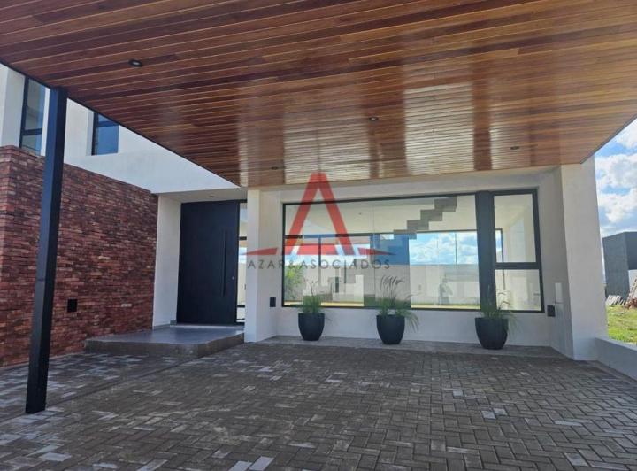 Casa · 240m² · 6 Ambientes · 1 Cochera