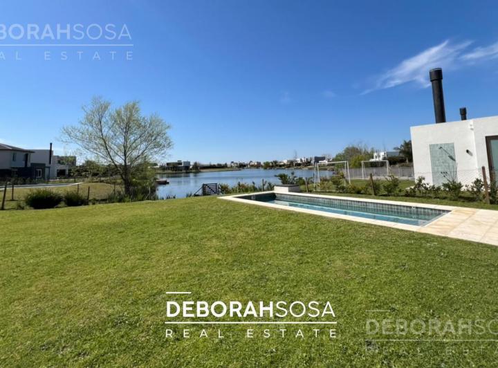 Casa · 200m² · 5 Ambientes · 4 Cocheras