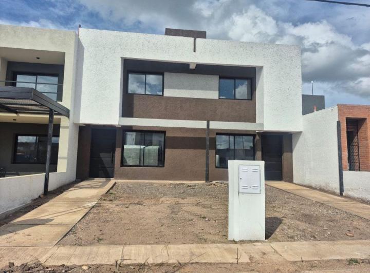 Casa · 119m² · 5 Ambientes · 1 Cochera