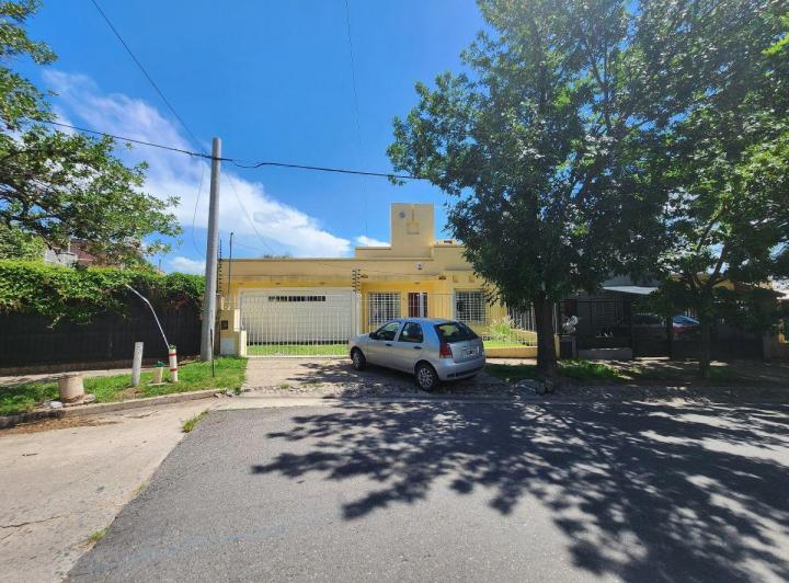 Casa · 200m² · 6 Ambientes · 1 Cochera